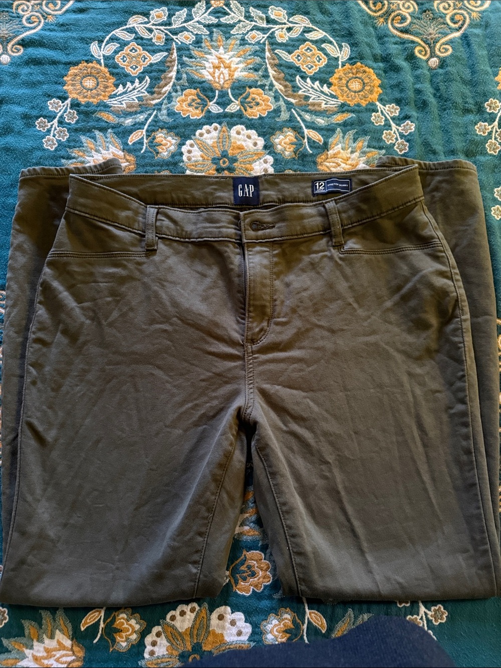 GAP Women’s Olive Stretch chinos